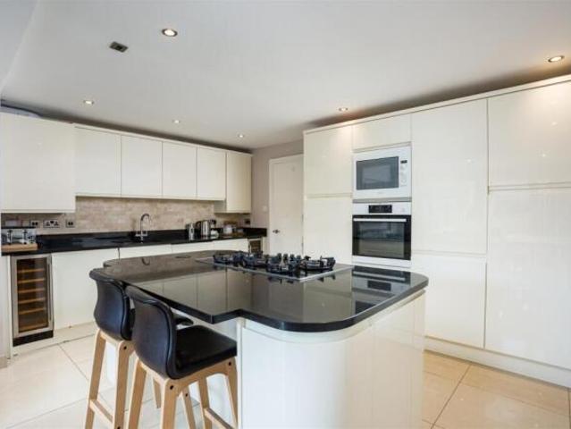 Townhouse for sale in Yeadon, West Yorkshire