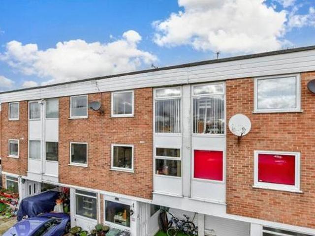 House for sale in Meath Green, Reigate and Banstead
