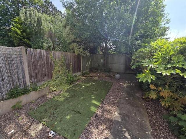 Townhouse for sale in Calderstones