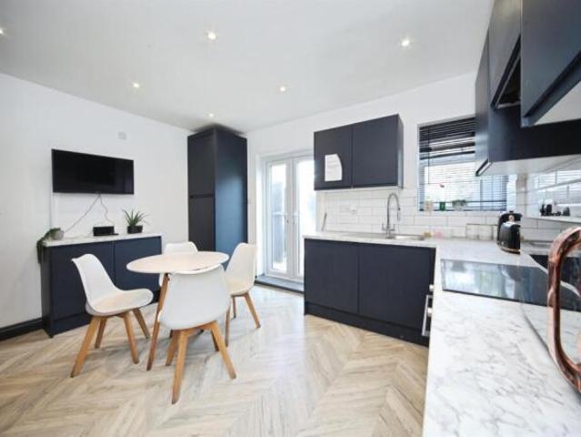 Townhouse for sale in Spring Park, Luton