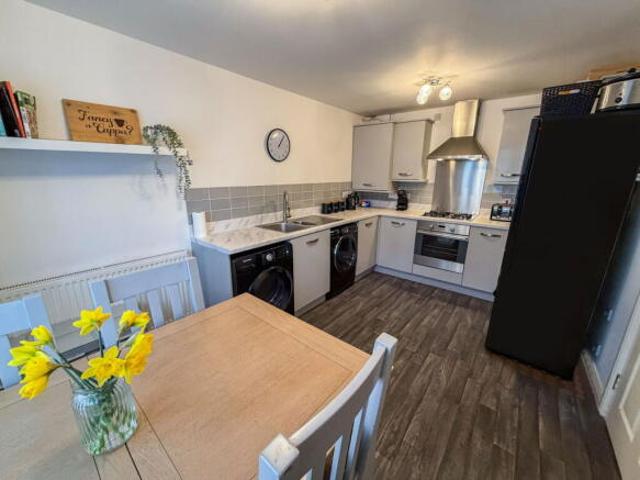 Townhouse for sale in Gorseinon, Wales