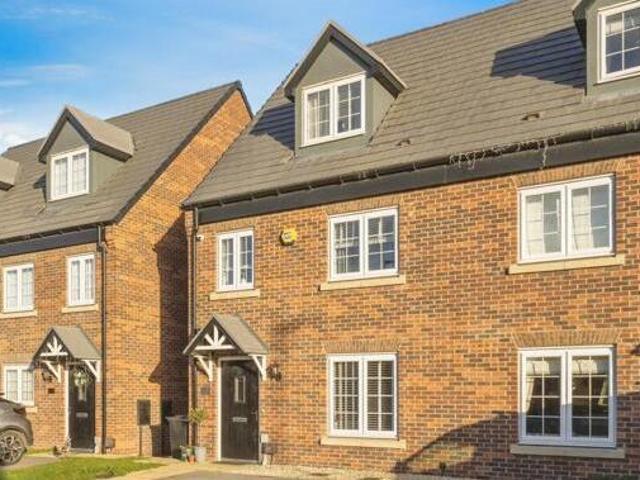 House for sale in New Rossington, South Yorkshire