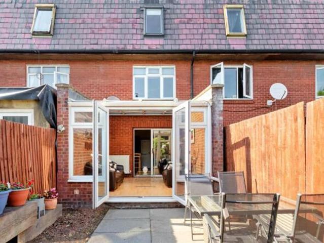 Townhouse for sale in Wimbledon, Greater London