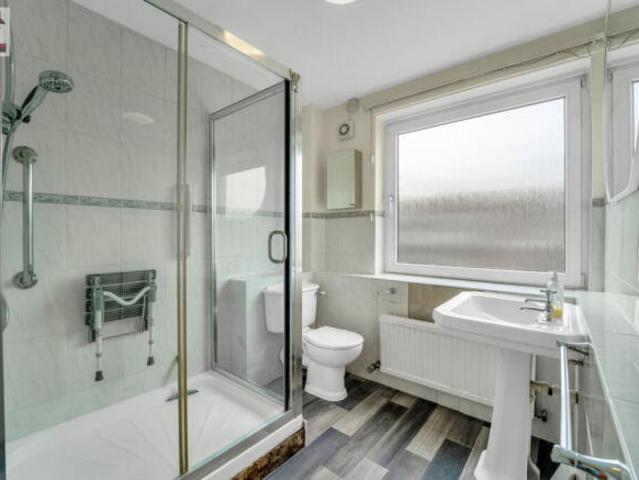 Townhouse for sale in Isleworth, Greater London