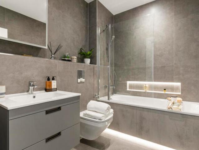 Townhouse for sale in Little Stanmore, Greater London