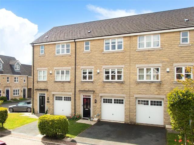 Townhouse for sale in Huddersfield