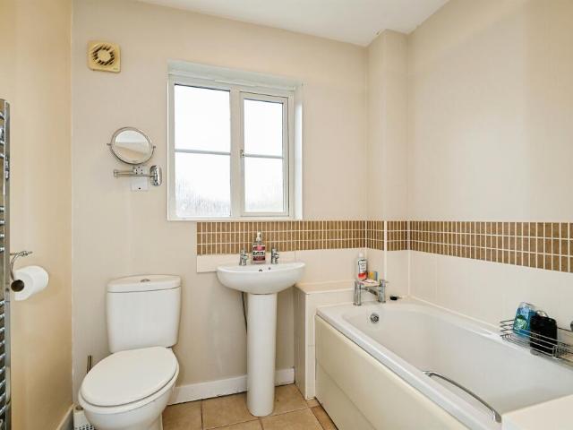 Townhouse for sale in Oad Street, Kent