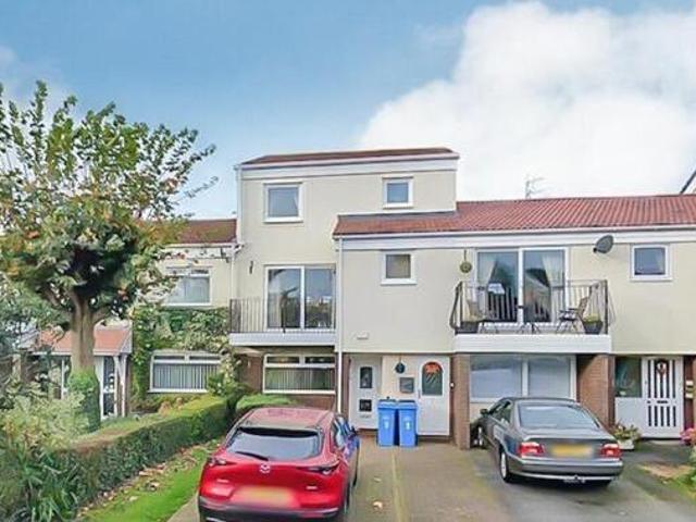 House for sale in Halton