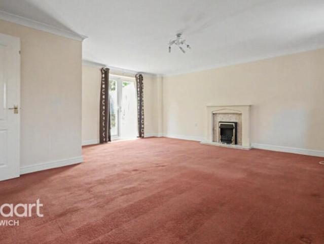 Townhouse for sale in Maidenhall, Key Street