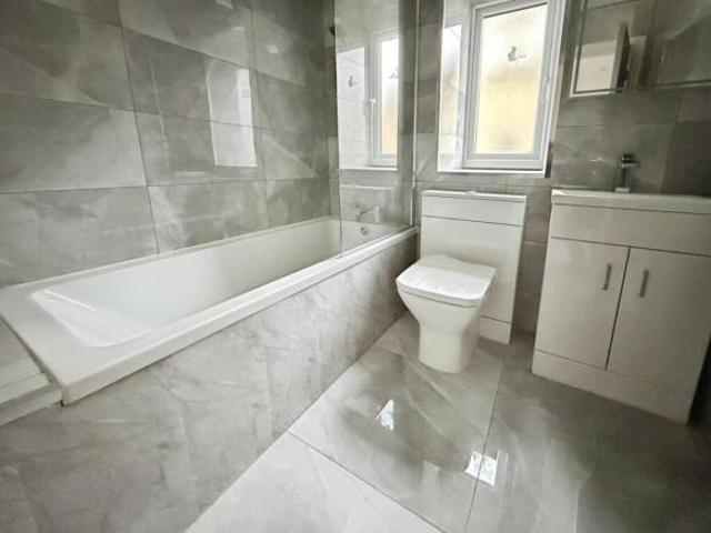 Townhouse for sale in Frizinghall, West Yorkshire