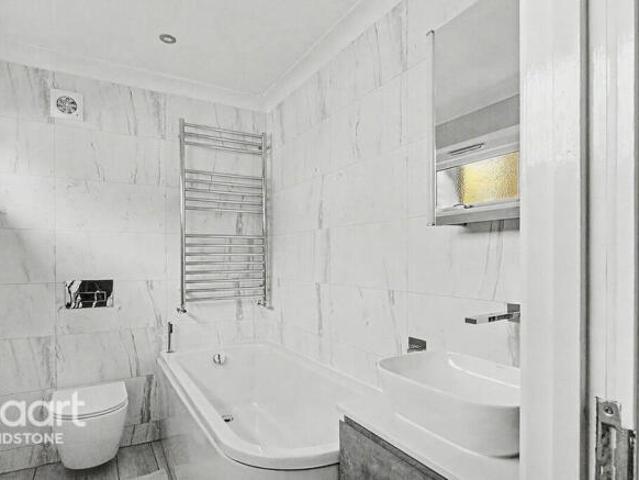 Townhouse for sale in Midway, Kent