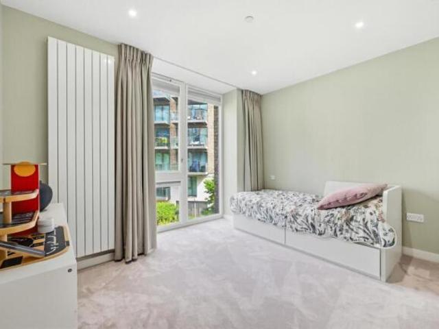 Townhouse for sale in Royal Wharf, Greater London