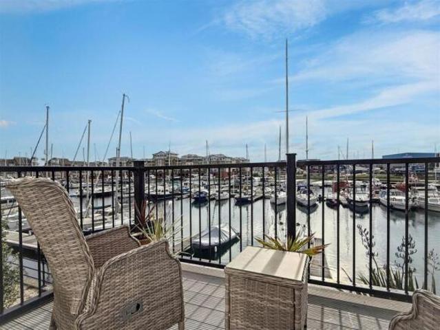 Townhouse for sale in Sovereign Harbour, Eastbourne