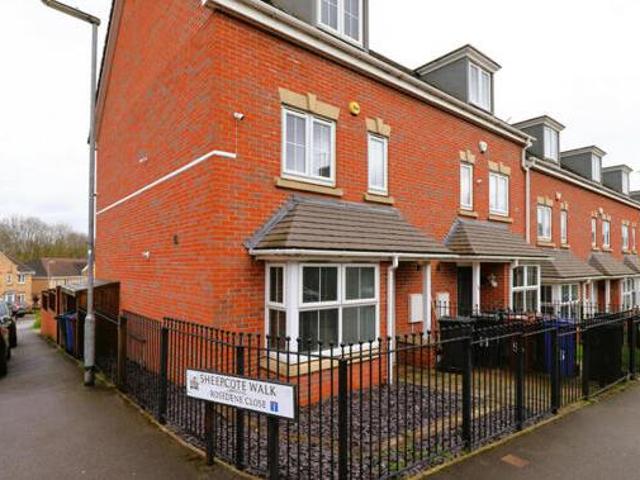 House for sale in Ardsley, South Yorkshire