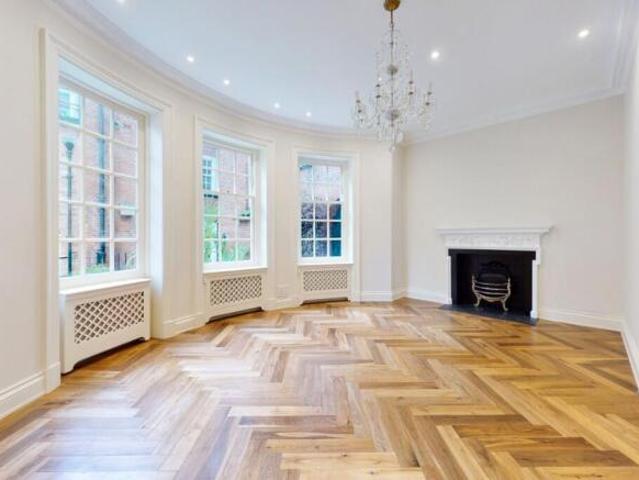 Townhouse for sale in Brook Street, Bourne Vale