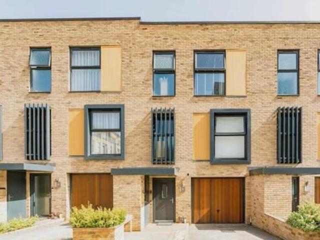 House for sale in Uxbridge, Greater London