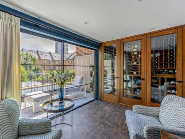 Townhouse for sale in Cat Hill