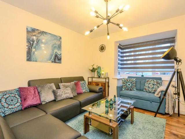 Townhouse for sale in Huddersfield, Isle Of Man