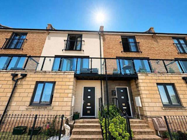 Apartment for rent in Priors Hall Park, Weldon