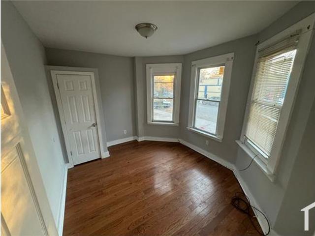 Townhouse for rent in Newark