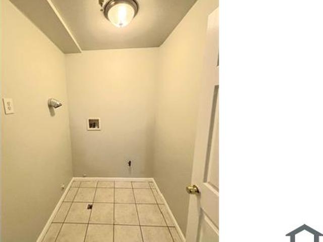 Townhouse for rent in Newark