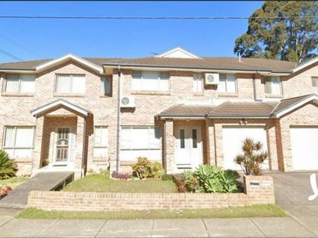 Townhouse for rent in Sydney, New South Wales