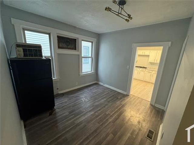 Townhouse for rent in Newark