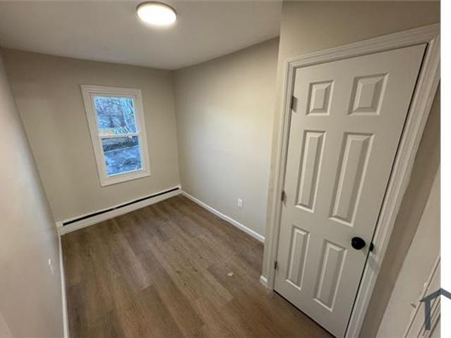 Townhouse for rent in Newark
