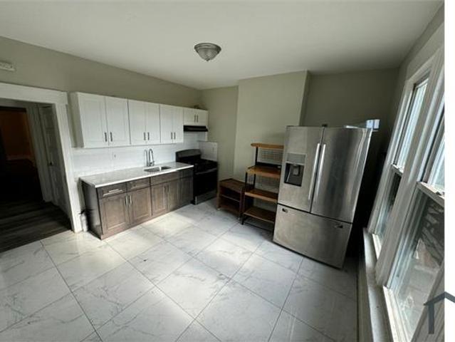 Townhouse for rent in Newark