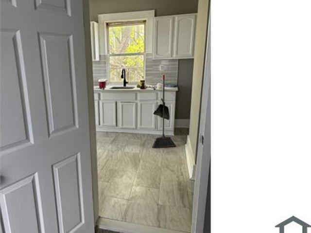 Townhouse for rent in Newark