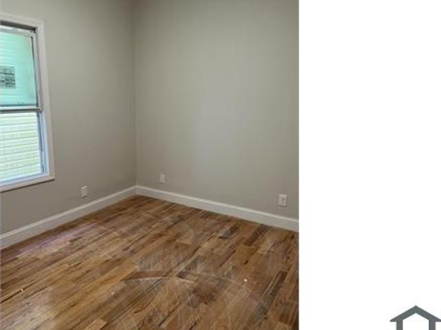 Townhouse for rent in Newark