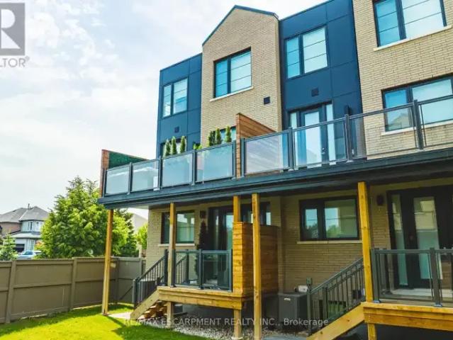 Townhouse for rent in Burlington, Ontario