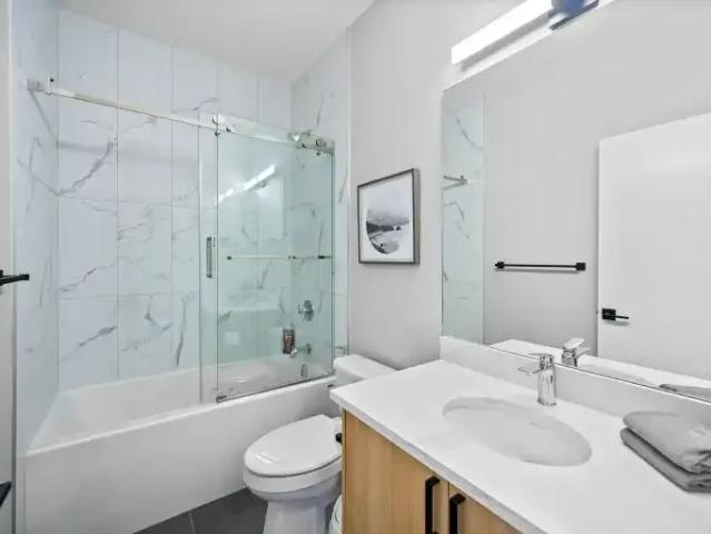 Townhouse for rent in Montgomery, Calgary