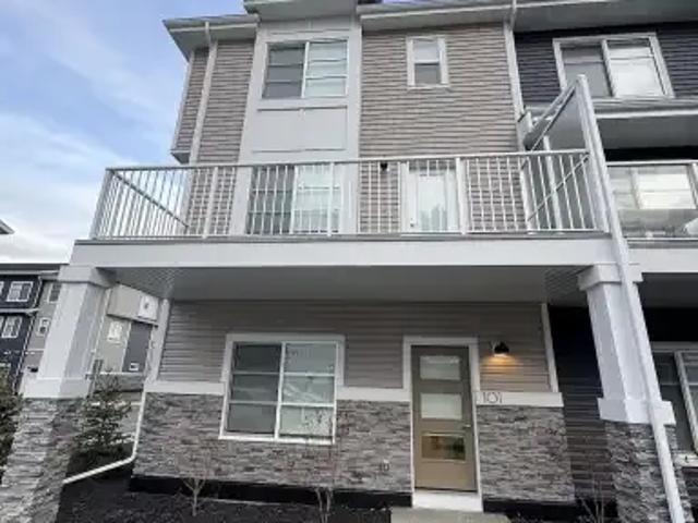 Townhouse for rent in Briarfield Townhomes, Calgary