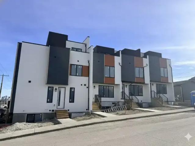 Townhouse for rent in Shaganappi, Calgary