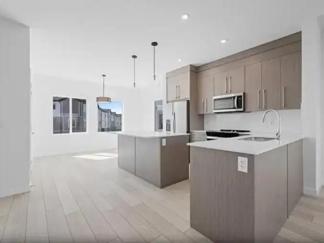 Townhouse for rent in Chestermere, Alberta