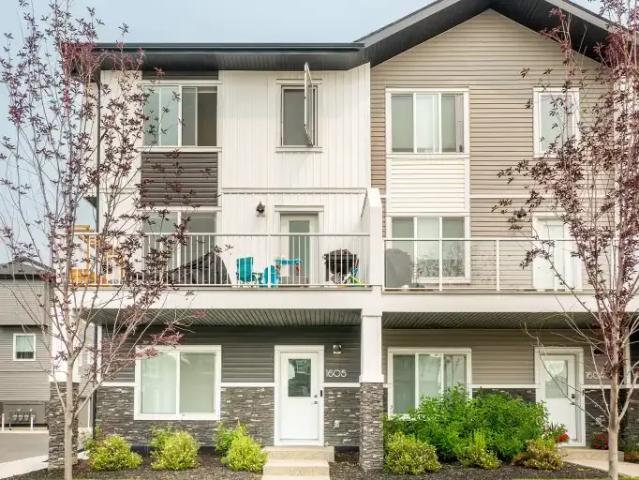 Townhouse for rent in Chestermere, Alberta