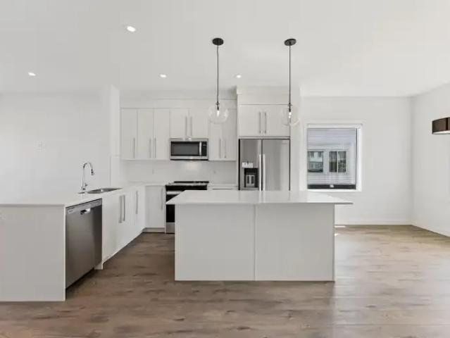 Townhouse for rent in Chestermere, Alberta