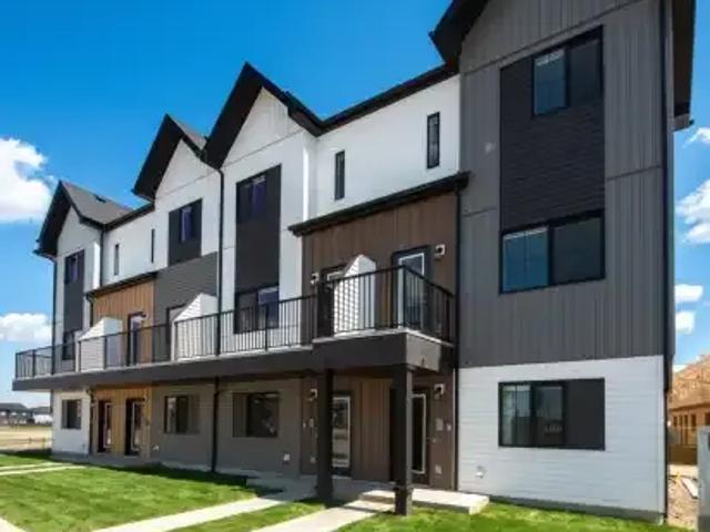 Townhouse for rent in Wedgewood, Alberta