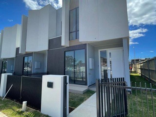 Townhouse for rent in Austral, Sydney