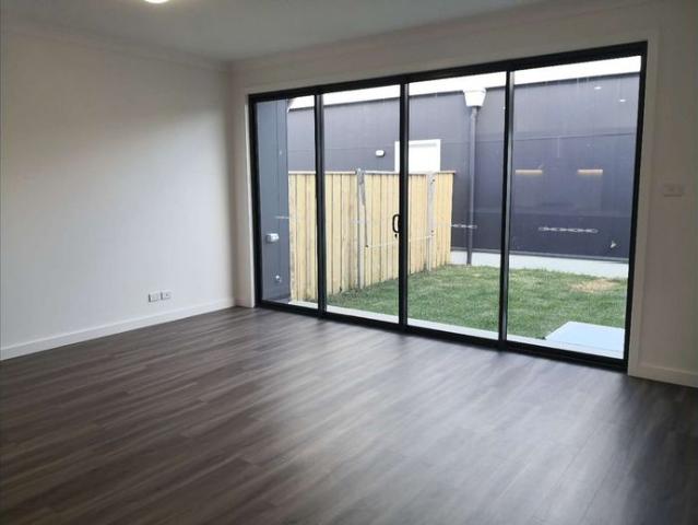 Townhouse for rent in Austral, Sydney