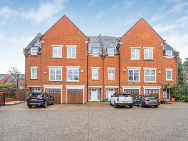 House for sale in Frogmore, Five Acres