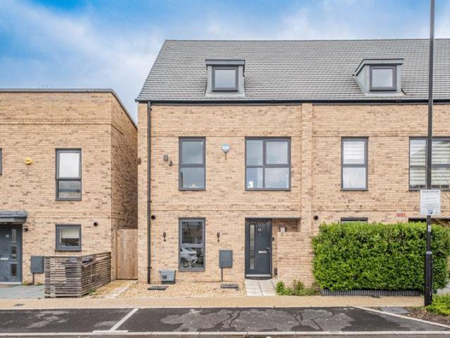 House for sale in Harrow Weald, Isle Of Man