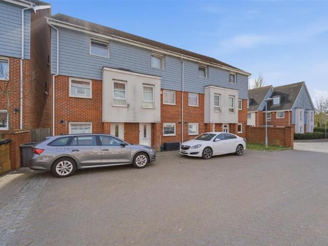 House for sale in Yiewsley, Greater London