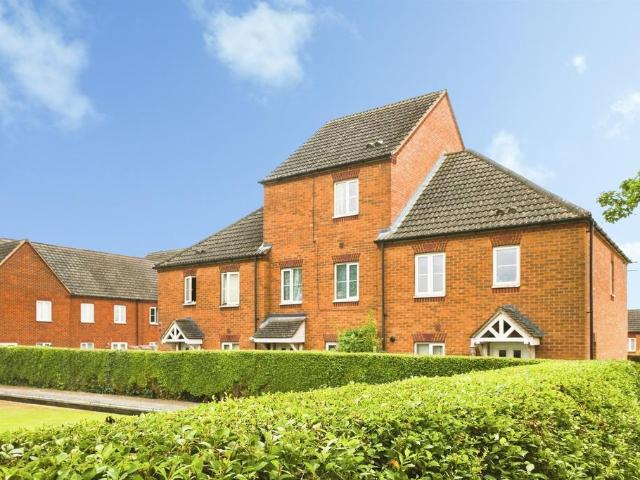 House for sale in Upton