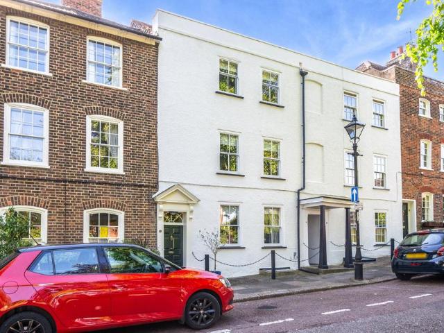 House for sale in Brompton, Gillingham