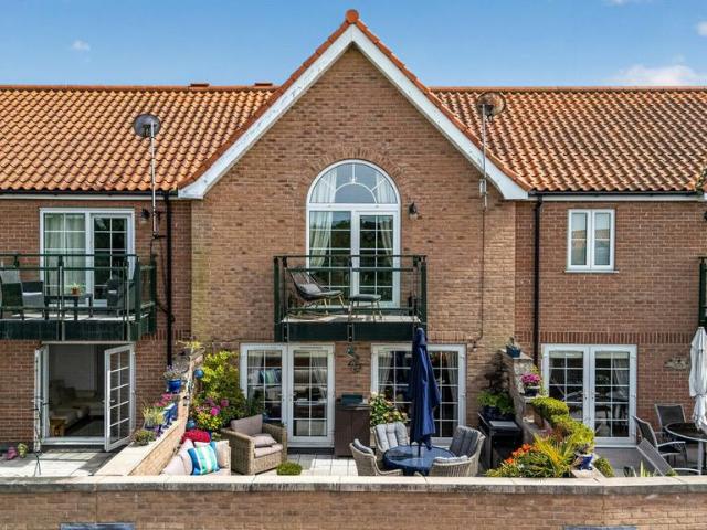 House for sale in Burton Waters, Ingleby