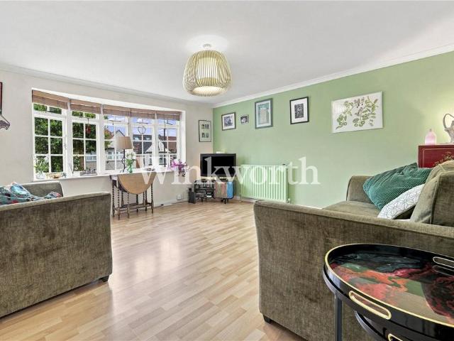 House for sale in Winchmore Hill, Palmers Green