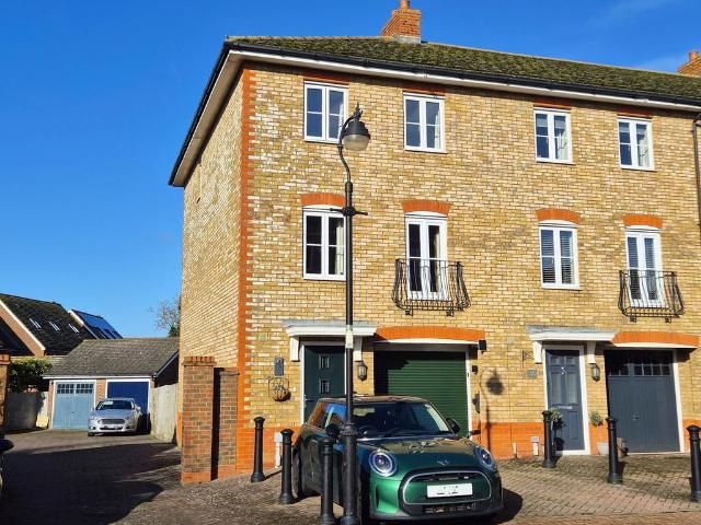 House for sale in Henlow, Bedfordshire
