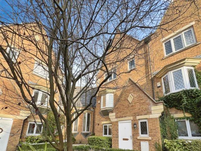 House for sale in Heaton, Lee Bank